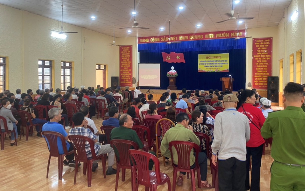 UBND thị trấn Cát Hải: Tập huấn, cấp 350 giấy chứng nhận huấn luyện nghiệp vụ về PCCC 